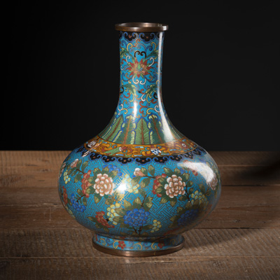 <b>A CLOISONNÉ-ENAMEL BUTTERFLIES AND FLOWERS BOTTLE VASE</b>