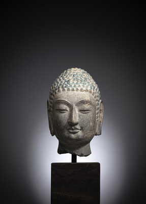 <b>Grauer Steinkopf des Buddha</b> <b>Grauer Steinkopf des Buddha</b>