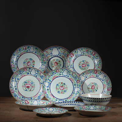 <b>A GROUP OF TEN 'FAMILLE ROSE' PORCELAIN DISHES AND A BOWL</b>