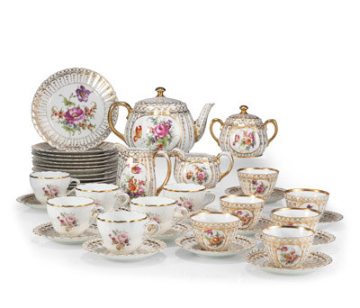 <b>Zwei Tee- und Kaffee-Service</b>