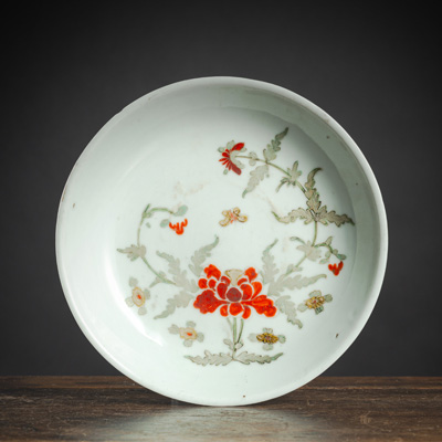 <b>A DEHUA PORCELAIN DISH WITH PEONY DECORATION</b>