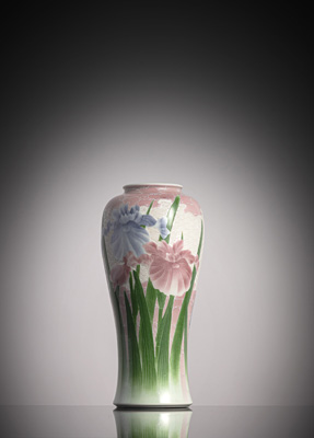 <b>Vase mit Dekor von Schwertlilien</b>