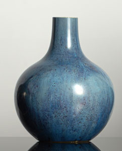<b>Flaschenvase mit blauer Flambé-Verlaufsglasur</b> <b>Flaschenvase mit blauer Flambé-Verlaufsglasur</b>