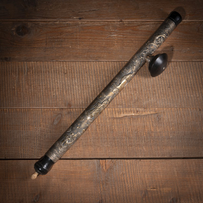 <b>AN OPIUM PIPE WITH METALL MOUNTING DECORATED WITH A DRAGON AND IMMORTALS</b>