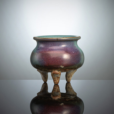 <b>Kleiner Junyao-Weihrauchbrenner auf drei Beinen</b> <b>Kleiner Junyao-Weihrauchbrenner auf drei Beinen</b>