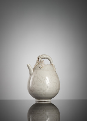 <b>Kleine und seltene 'dingyao'- Wasserkanne mit Griff</b> <b>Kleine und seltene 'dingyao'- Wasserkanne mit Griff</b>