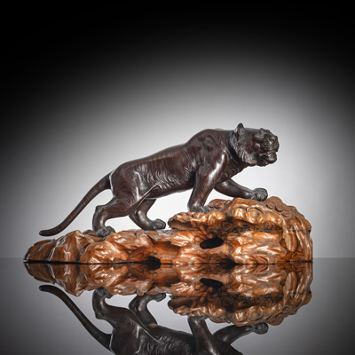 <b>Bronze eines schleichenden Tigers</b>