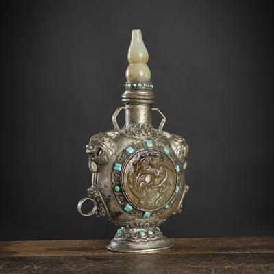 <b>A JADE- AND TURQUOISE-INLAID METAL PERFUME BOTTLE</b>