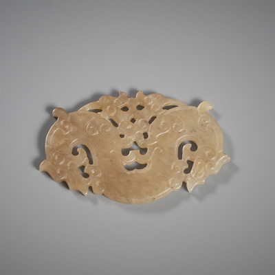 <b>A TRANSLUCENT YELLOW JADE BELT PENDANT 'PEI'</b>