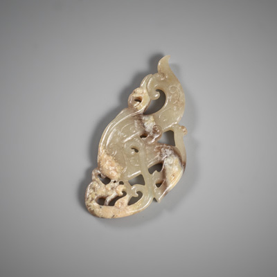 <b>A GREY-GREEN TRANSLUCENT JADE BELT PENDANT OF AN OLD AND YOUNG DRAGON 'PEI'</b>