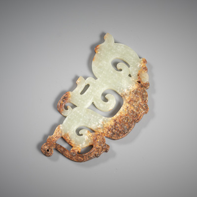<b>A LIGHT GREEN TRANSLUCENT JADE DRAGON BELT PENDANT 'PEI'</b>