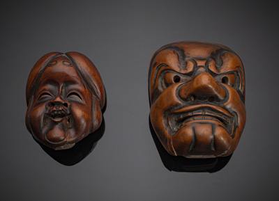 <b>Zwei Masken-Netsuke aus Holz</b>