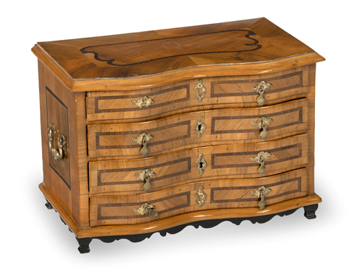 <b>Modellkommode</b> <b>Modellkommode</b>