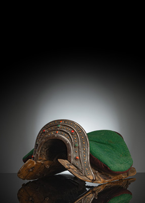 <b>Sattel aus Holz und Metall</b> <b>Sattel aus Holz und Metall</b>