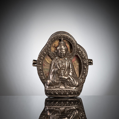 <b>Schrein mit Padmasambhava</b> <b>Schrein mit Padmasambhava</b>