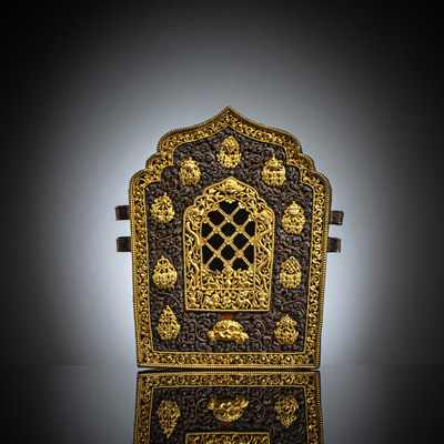 <b>Feiner partiell feuervergoldeter Gau mit Front-Platte aus Silber und Kupfer</b> <b>Feiner partiell feuervergoldeter Gau mit Front-Platte aus Silber und Kupfer</b>