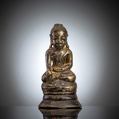 <b>A BRONZE FIGURE OF BUDDHA SHAKYAMUNI</b>