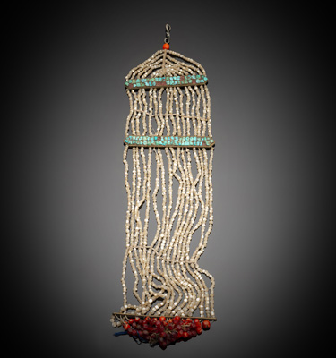 <b>Schmuckbehang mit Perlen</b> <b>Schmuckbehang mit Perlen</b>