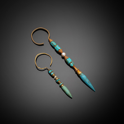 <b>Zwei feine Ohrgehänge</b> <b>Zwei feine Ohrgehänge</b>