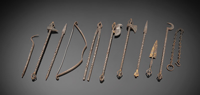 <b>Waffen einer tantrischen mehrarmigen Gottheit aus Eisen</b> <b>Waffen einer tantrischen mehrarmigen Gottheit aus Eisen</b>