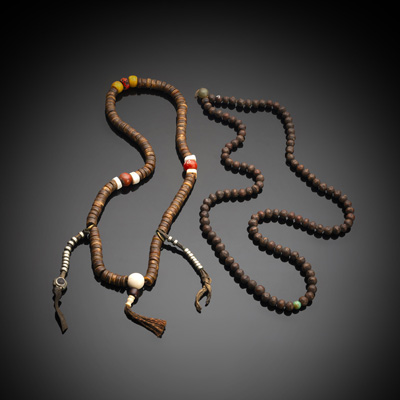 <b>Zwei Gebetsketten</b> <b>Zwei Gebetsketten</b>