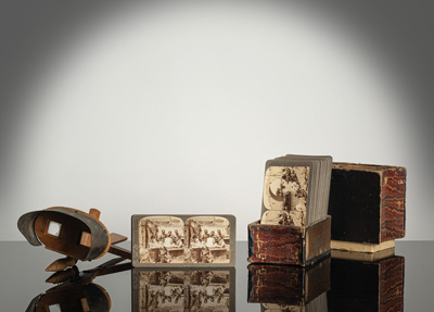 <b>Stereoskop mit 93 Fotos bzw. Stereoskopien aus China</b> <b>Stereoskop mit 93 Fotos bzw. Stereoskopien aus China</b>