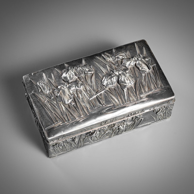 <b>A SILVER -MOUNTED WOOD BOX WITH HINGED COVER DECORATED WITH IRIS</b>