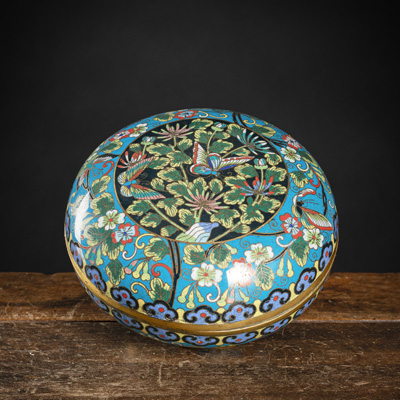 <b>A ROUND CLOISONNÈ-ENAML BUTTERFLY BOX AND WITH COVER</b>
