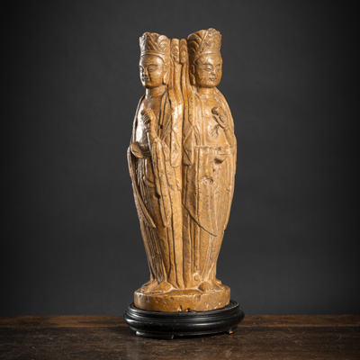 <b>Steinskulptur von vier aneinanderstehenden Buddha</b>
