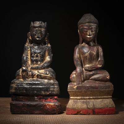 <b>Zwei vergoldete Holzfiguren des sitzenden Buddha</b>