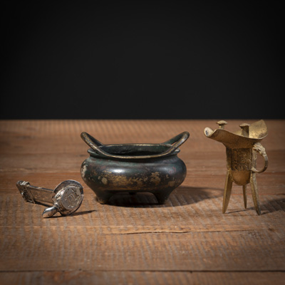 <b>A TRIPOD BRONZE CENSER, A SMALL 'JUE', AND A SILVER STELE</b>