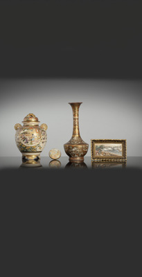 <b>Vier Satsuma-Porzellane: Vase, Koro, Tablett und Deckeldöschen</b>