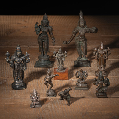 <b>Gruppe von zehn Bronzefiguren, u.a. Shiva, Parvati, Krishna, Ganesha</b>