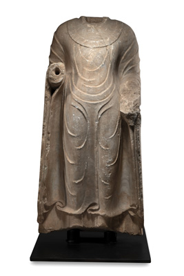 <b>Bedeutender Torso des Buddha Shakyamuni aus grauem Marmor</b> <b>Bedeutender Torso des Buddha Shakyamuni aus grauem Marmor</b>