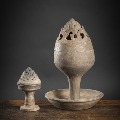 <b>Zwei Hügel-Weihrauchbrenner aus Keramik 'Boshanlu'</b>
