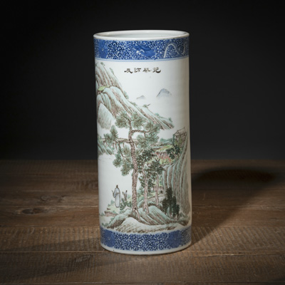 <b>Zylindrische Vase aus Porzellan mit 'Qianjiang'-Landschaftsdekor</b>