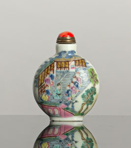 <b>'Famille rose'-Snuffbottle mit Darstellung von General Tso (Zuo Zongtang), der gegen Jahangir Khoja kämpft</b>