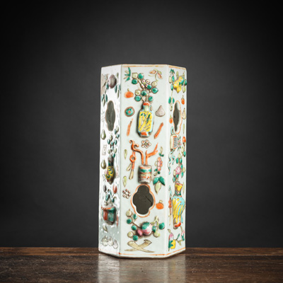 <b>A HEXAGONAL 'FAMILLE ROSE' ANTIQUITIES PORCELAIN HAT STAND</b>