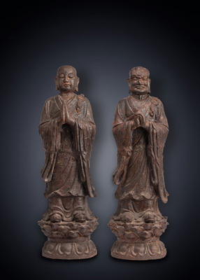 <b>Paar seltene und große Figuren aus Eisen mit Darstellungen des Ananda and Kasyapa</b> <b>Paar seltene und große Figuren aus Eisen mit Darstellungen des Ananda and Kasyapa</b>