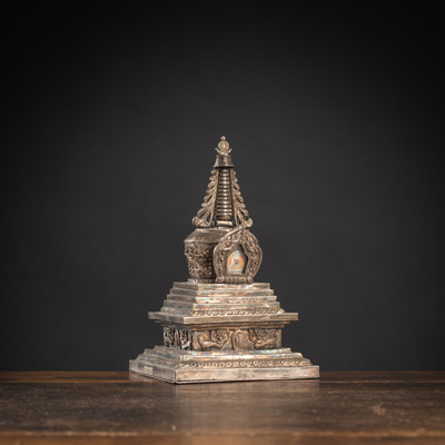 <b>Stupa aus Silber</b>