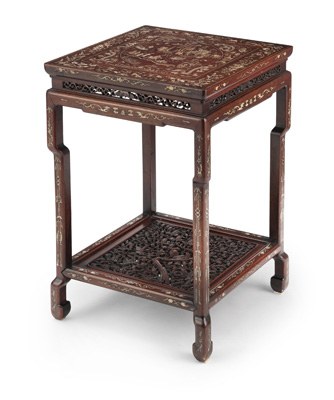 <b>Beistelltisch mit Intarsien aus Bein</b> <b>Beistelltisch mit Intarsien aus Bein</b>