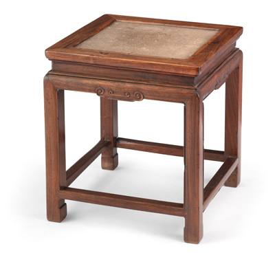 <b>Quadratischer Hocker mit geflochtener Oberfläche aus Hartholz</b> <b>Quadratischer Hocker mit geflochtener Oberfläche aus Hartholz</b>