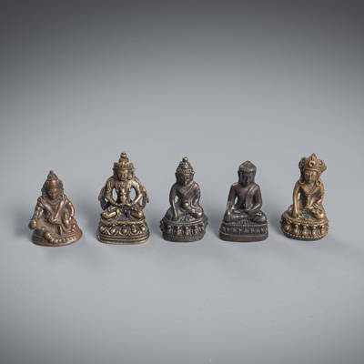 <b>Fünf Miniaturbronzen des Buddha, Amitayus u. a.</b>
