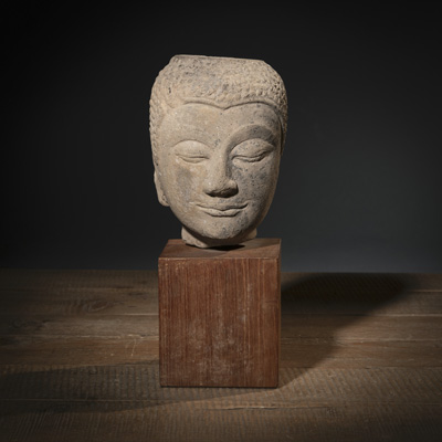 <b>Kopf des Buddha aus Sandstein</b>