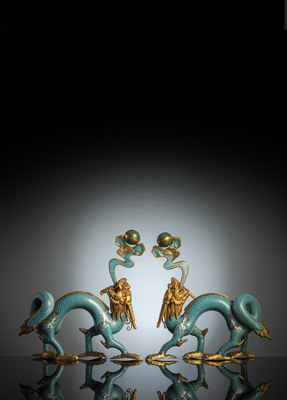 <b>Paar feine Cloisonné-Drachen mit Wolkenaufsätzen und Perlen</b>