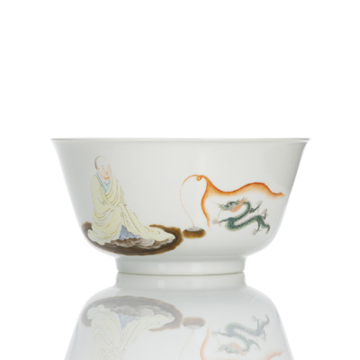 <b>Feine polychrome Schale mit Lohan und Drachen</b>