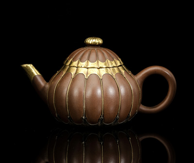 <b>Feine Zisha-Tee- oder Weinkanne mit Gold- und Silbermonrtierung</b>