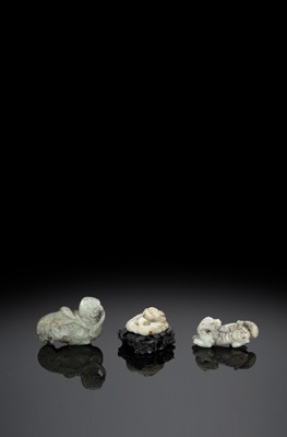 <b>Drei feine Tierdarstellungen aus Jade</b>