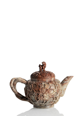 <b>Feine Kanne aus rötlich-beigem Speckstein</b>