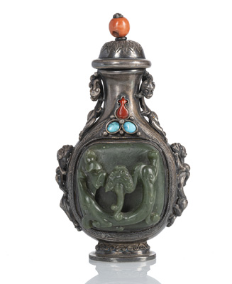 <b>Feine Tischflasche aus Silber mit Jade- und Steinbesatz</b>